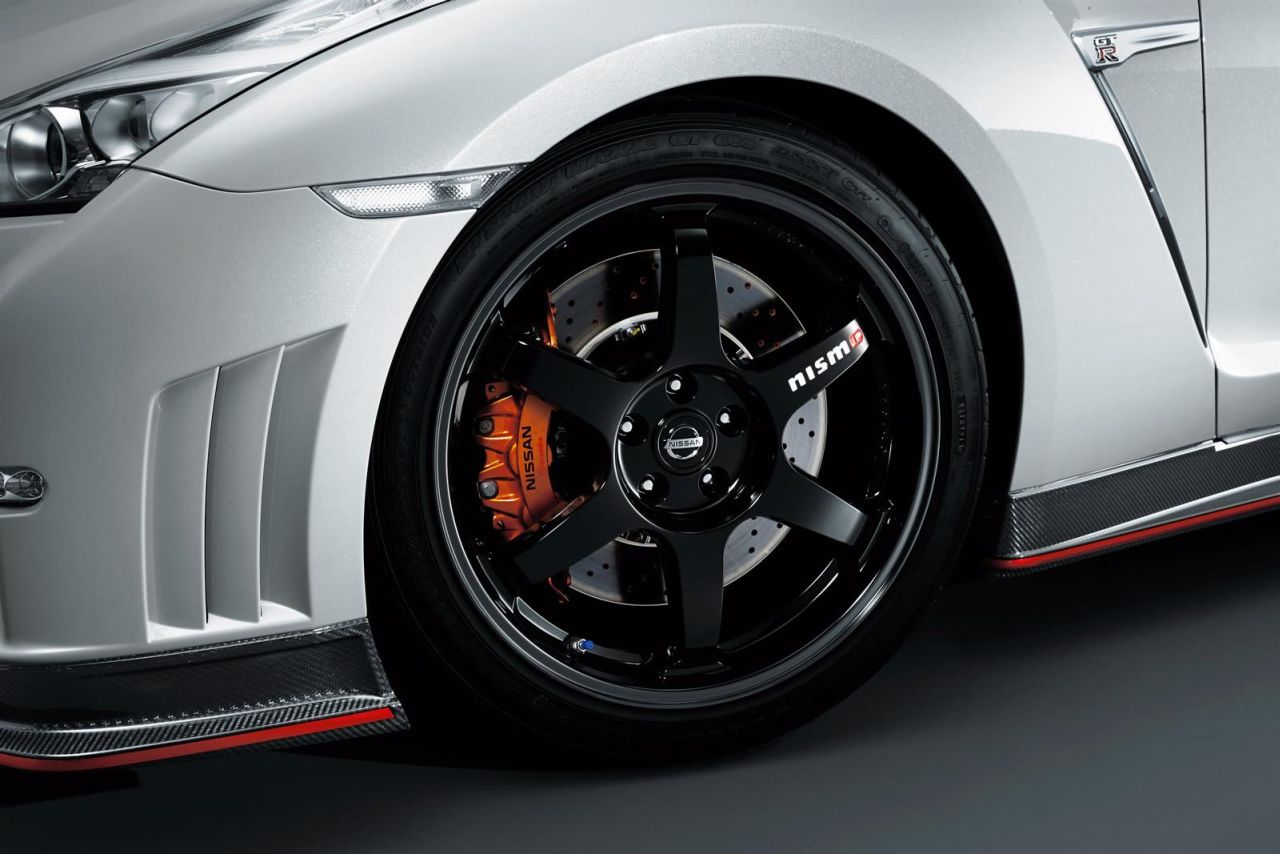 Nissan GT-R - Page 6 2014-nissan-gt-r-nismo-05