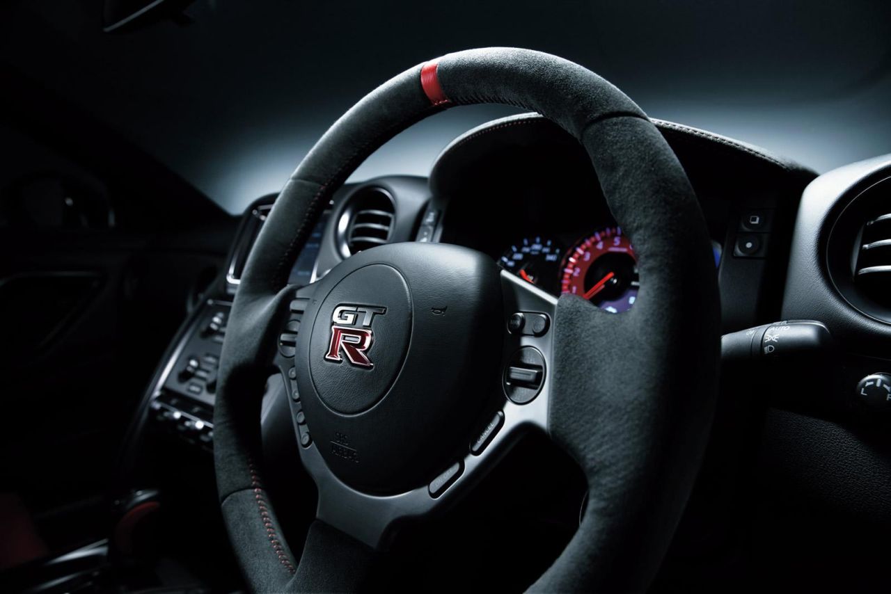 Nissan GT-R - Page 6 2014-nissan-gt-r-nismo-11