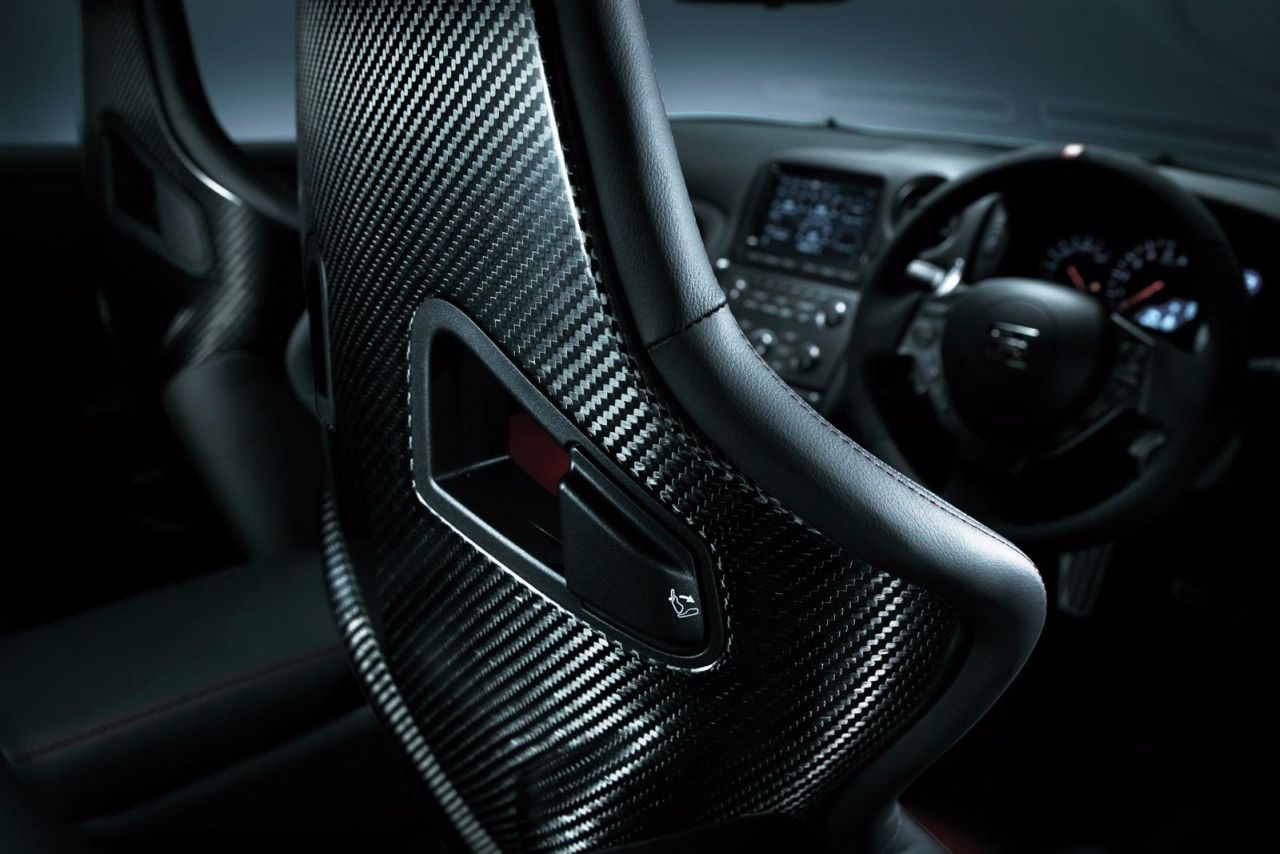 Nissan GT-R - Page 6 2014-nissan-gt-r-nismo-12