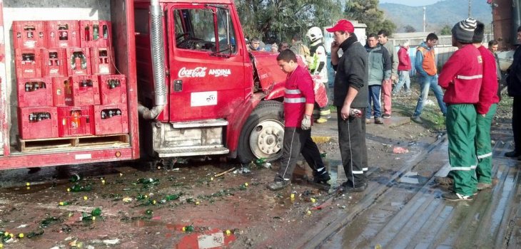 Chile: Un lesionado dejó accidente entre camión y Tren del recuerdo en Melipilla BryfzvoIAAA_Hqt-730x350