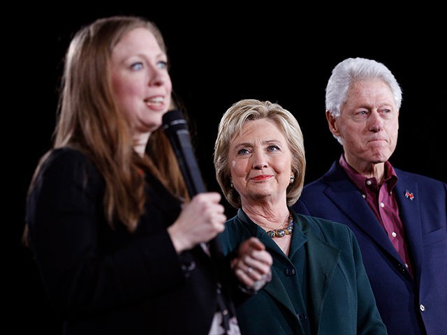 Novo zlo dolazi Chelsea-Clinton-Hillary-Clinton-Bill-Clinton-AP-640x480