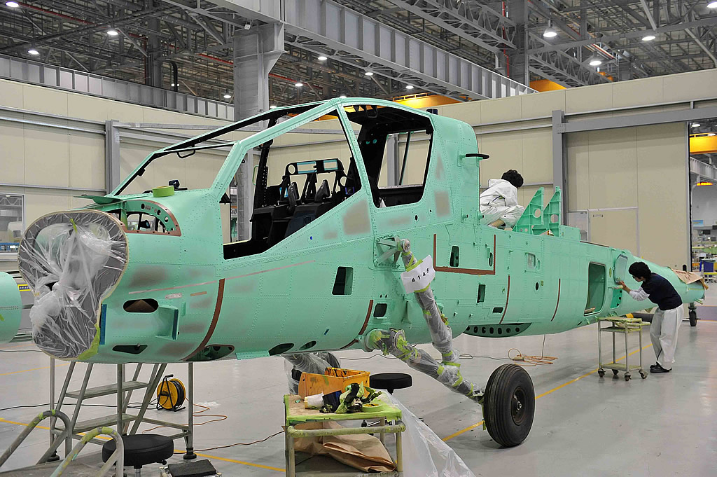 Best Attack Helicopter? - Page 2 AIR_AH-64D-III_New_Fuselage_From_KAI_Boeing_lg