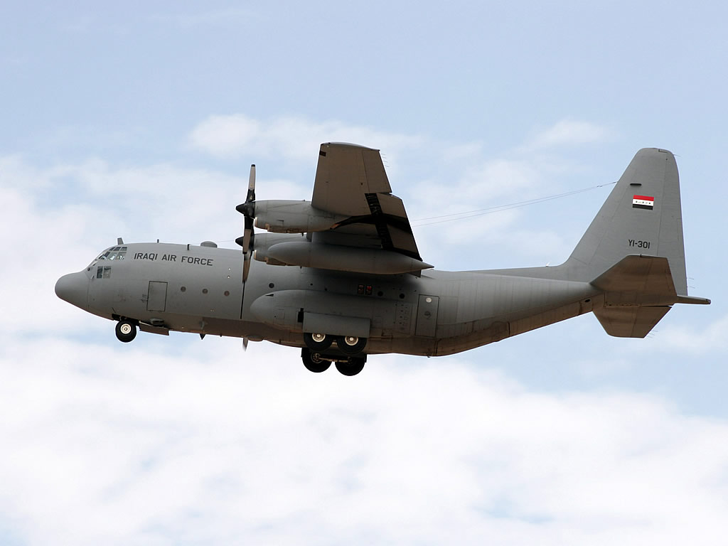 عقد مع لوكهيد مارتن الامريكيه لتوفير خدمات الادامه لطائرات C-130E/J العراقيه  AIR_C-130E_Iraqi_Flying_lg