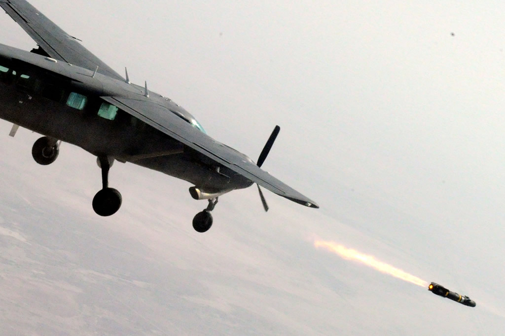 IRAQ - Fight on Islamic State: News #1 - Page 32 AIR_Cessna_AC-208B_Iraqi_Fires_Hellfire_lg