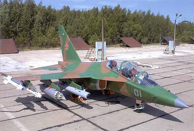 nicaragua - Nicaragua Compra Ocho aviones Mig-29. AIR_Yak-130_Armed_Runway_lg