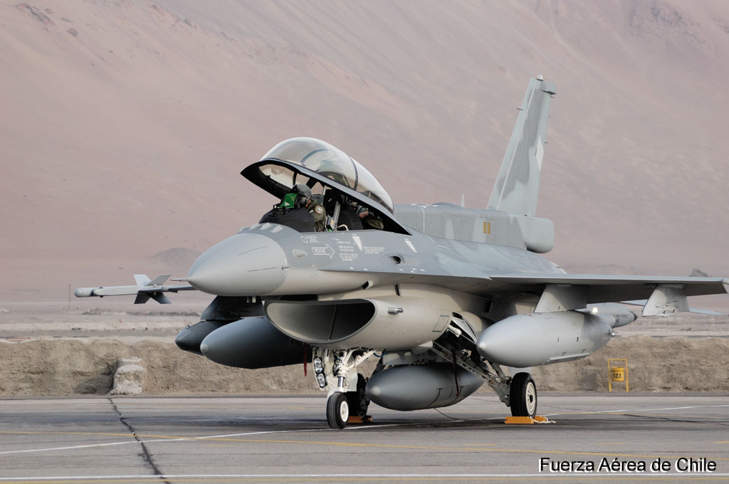  آفاق تحديث و تطوير القوات الجوية المصرية و إمكانية التصنيع المشترك للشبح AIR_F-16D_Chile_Closing_Tarmac_lg