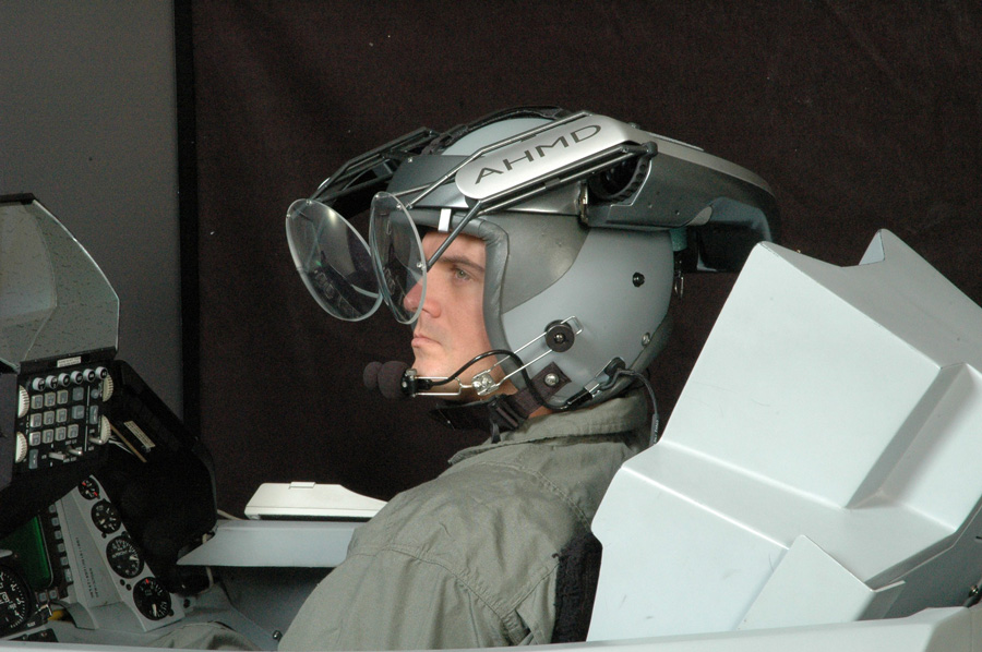 Moroccan F-16 Atlas Falcon / RMAF F16 block 52+ - Page 35 AIR_F-16_Simulator_L-3_Helmet_Display_lg