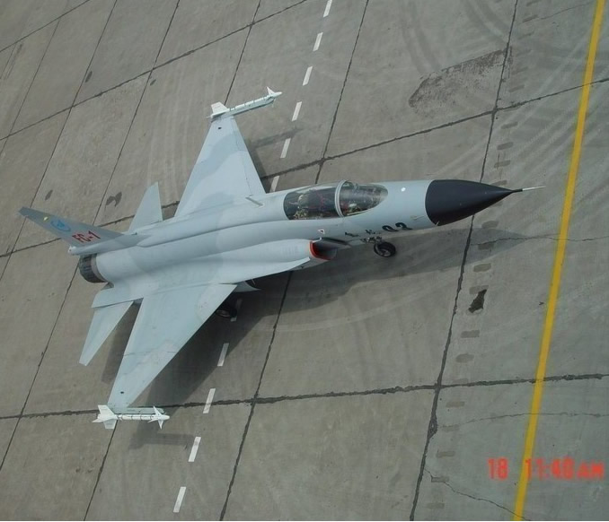 مصر تشتري 48 طائرة JF-17/FC-1 AIR_FC-1_JF-17_Runway_lg
