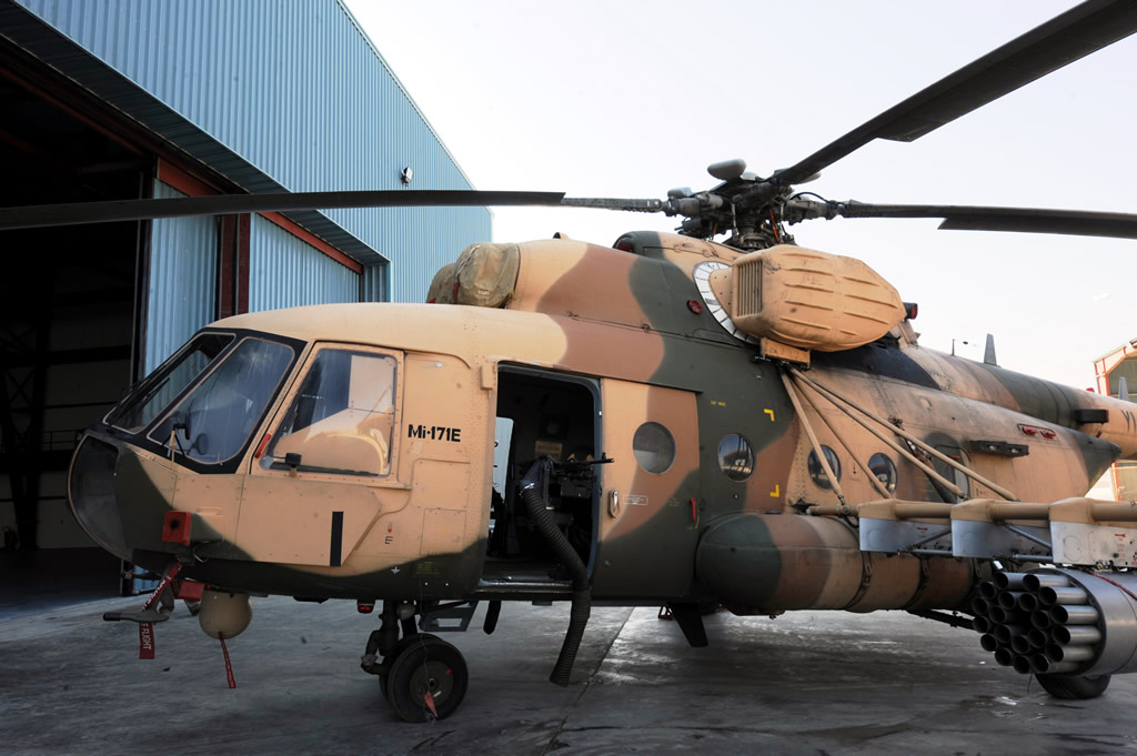 الطائرات المستخدمة في القوات الجوية العراقية وعددها AIR_Mi-171E_Iraqi_Taji_lg