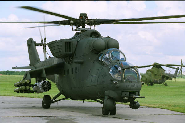 * Suppositions : futurs achats des FRA * - Page 23 AIR_Mi-35M_Pirana_Venezuela_Parked_lg