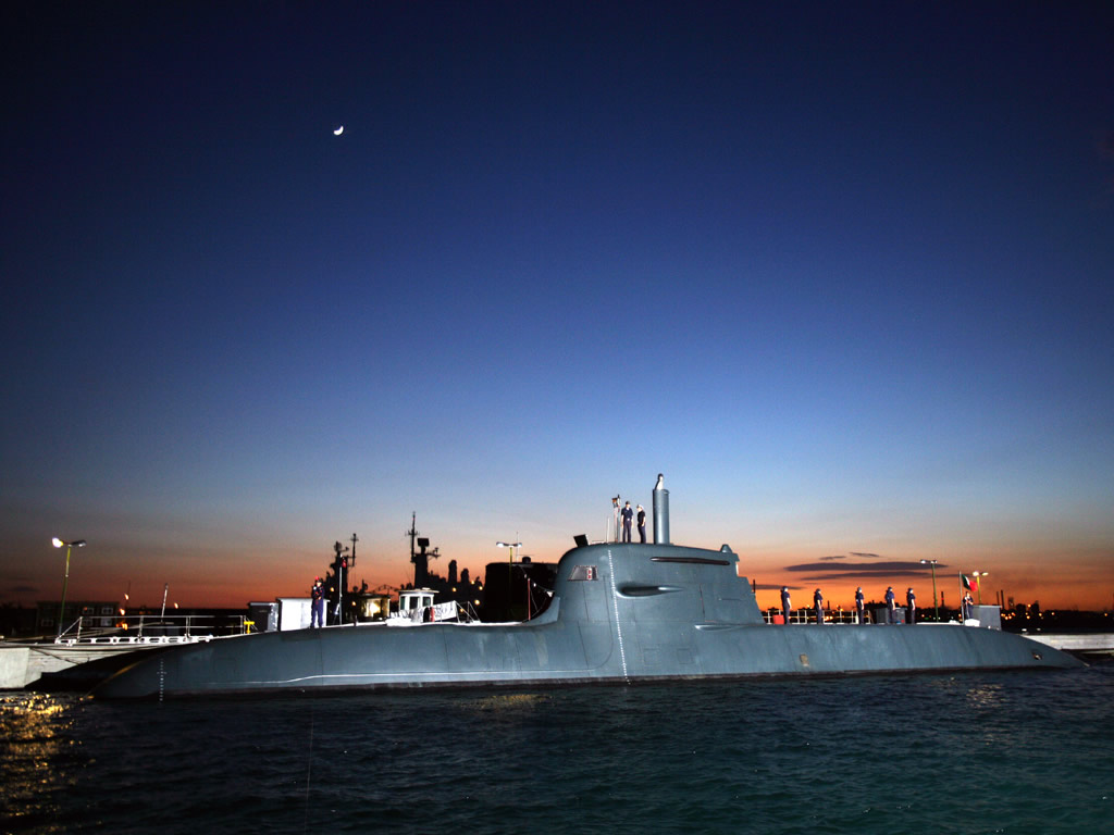 فرائس الـ209 المصرية والكيلو الجزائرية إن شاء الله ((الغواصات الإسرائيليه Israeli Submarine Fleet )) SHIP_SSK_U212A_Salvatore_Todaro_Berthed_Twilight_lg