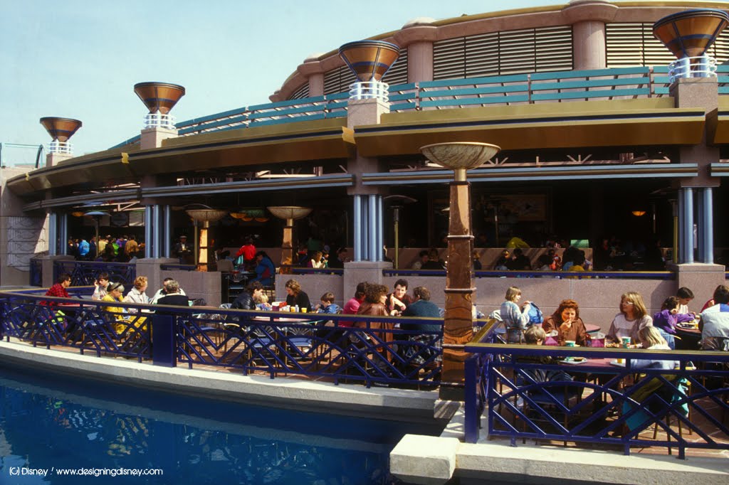 Le Café des Visionnaires / L'Arcade des Visionnaires [Discoveryland - 1992-2002] 3_%28C%29%20Disney%2C%20Designing%20Disney%20Blog