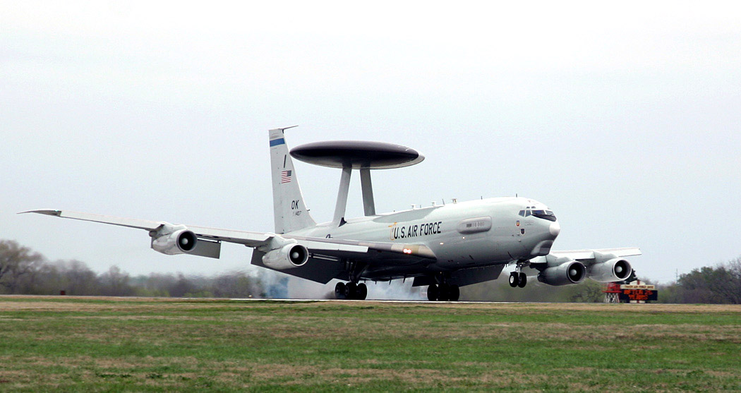 طائرة اواكس E – 3 Sentry AWACS 070323-F-0577F-100