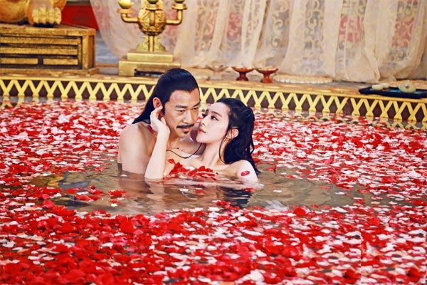"Phát ngốt" với hàng loạt "cảnh nóng" của Phạm Băng Băng trong phim Canh-nong-pham-bang-bang10