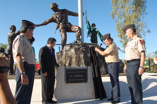 Monumento "La Entrega"  del Cuartel Militar de Torreon 209611