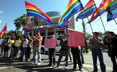 Prohíben el tratamiento para que los homosexuales dejen de serlo en California 305801