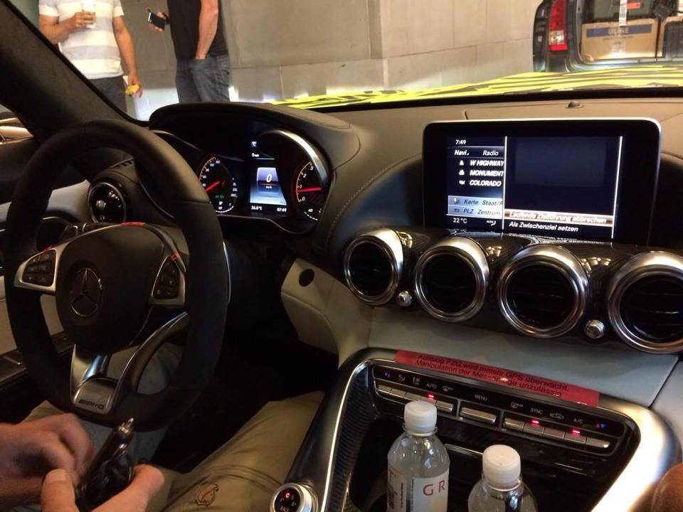 Surge a 1ª foto do interior da nova AMG GT sem camuflagem!  1551652_668840243191979_9106715131437438984_n