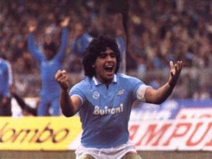 صور يبكى لها القلب    Maradona%20napoli