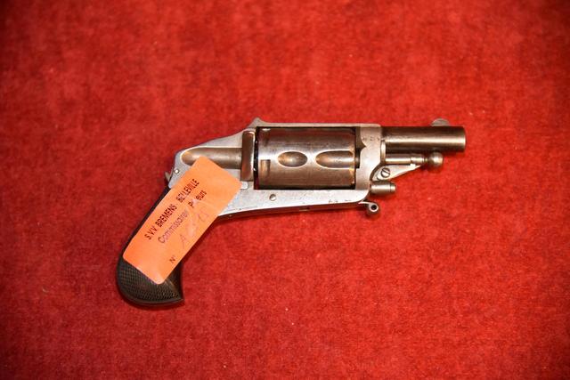 revolver en 8.92 a identifier 155549_c1d3e718c0121dbaf518314b99786826_normale