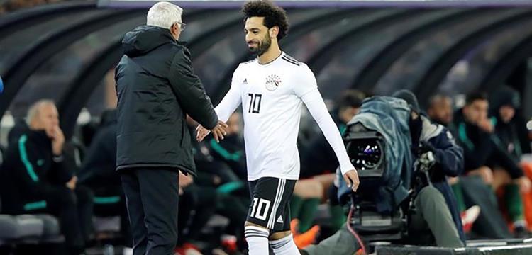 محمد صلاح: كتفي أفضل الآن.. وسنذهب بعيدًا في كأس العالم Hector-Cuper-y-Mohamed-Salah2018_5_5_2_55