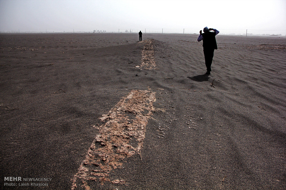 Sandstorm unearths ancient site in southeastern Iran 2423496