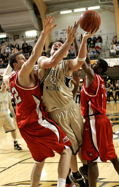 Eagles go down, but CMU & Broncos advance in MAC tourney 9301990-large