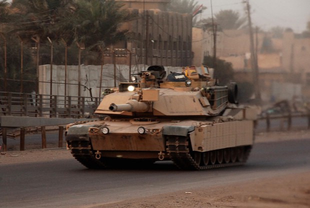 صور للاسلحة التي تعاقد العراق عليها مؤخرا ثانيا M1A1_Abrams_tank_with_TUSK_armor_upgrade.jpg2