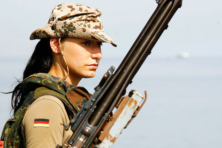 Uniformes Nuevos para la Fuerza Armada.De acuerdo o no? Bundeswehr_frauen_09