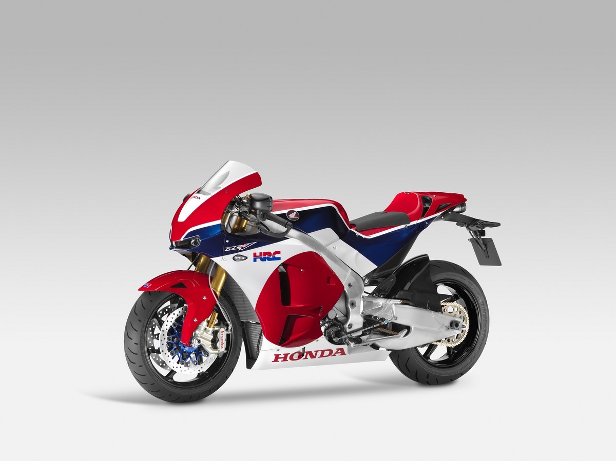 Honda annonce la commercialisation d'un V4 sportif - Page 3 Honda-rc213v-s-2015-21