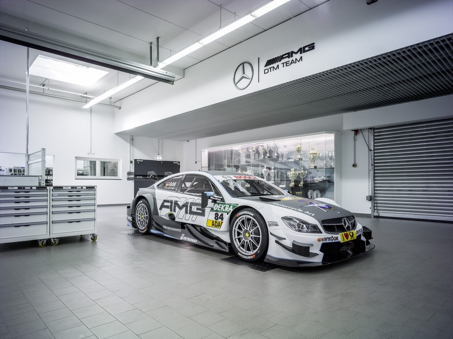 la nouvelle MV AGUSTA F3 et les autre modéles de la marque  - Page 13 Mercedes-amg-c-63-dtm-03