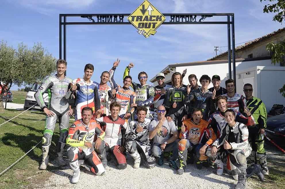 Round 13 : Misano - Page 3 01-rossi-ranch