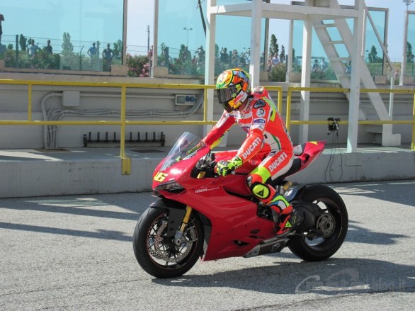 Ducati 1199 Panigale S. - Page 11 WDW2012RossieHayden00001