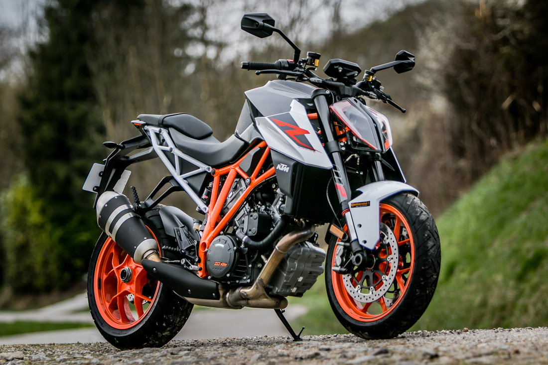 KTM 1290 Super Duke R (2017) Ktm-1290-superduke-r-euro4-2017-u03a7991