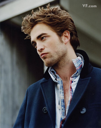 Robert Pattinson en la revista Glamour (Grecia) 1292834ce0fa505b_pattinson-B-0912-15