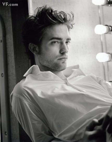 Robert Pattinson en la revista Glamour (Grecia) 4979c25aae22cfd9_pattinson-A-0912-01