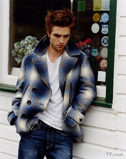 Robert Pattinson en la revista Glamour (Grecia) 63fb63fd002924a8_pattinson-A-0912-12