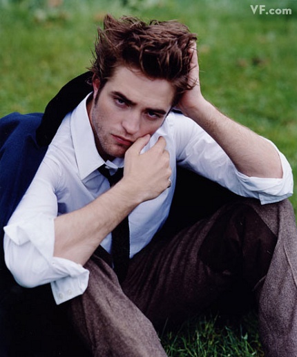 Robert Pattinson en la revista Glamour (Grecia) Ae765ee71af23d0e_pattinson-A-0912-09