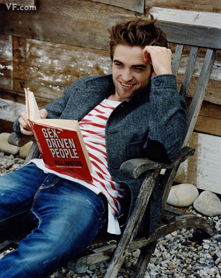 Robert Pattinson en la revista Glamour (Grecia) B2ef487c2d6569ea_pattinson-A-0912-06