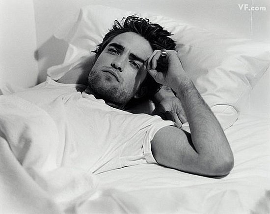 Robert Pattinson en la revista Glamour (Grecia) E114d718d8d7c538_pattinson-A-0912-04.preview