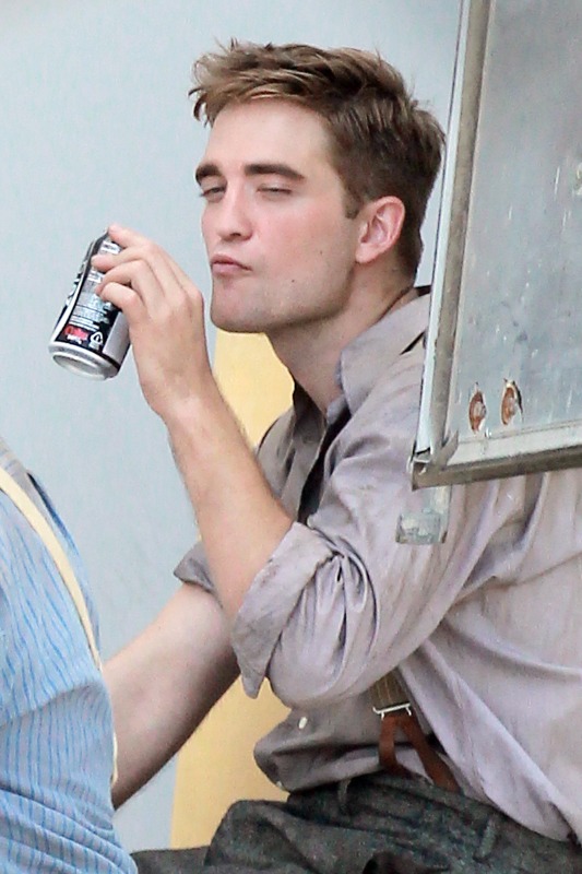 Robert Pattinson: Water For Elephants: Sets Dc4983aa3f6628bc_WFESet27thJuly6-1