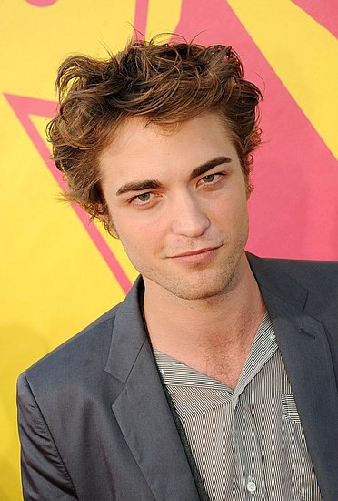 + bellas fotos de robert pattinson OMG !! 330b03615686d862_vma-61-692x1024.preview