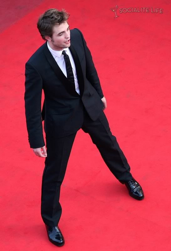 Robert Pattinson es el hombre mas sexy Glamour  7df24f893a846df0_legsspread