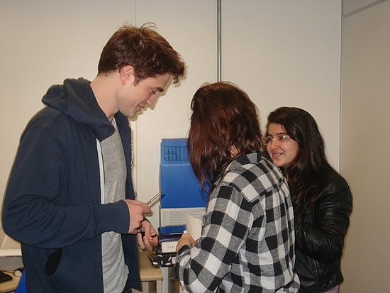 rob y kristen con sus fans al dejar brasil !!  47af1f8fa248bc0a_RobertPattinsonbyebye06-1.preview