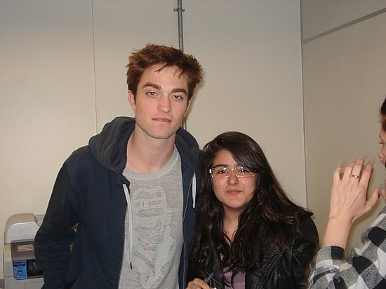 rob y kristen con sus fans al dejar brasil !!  F0a2fc2fe640d346_RobertPattinsonbyebye02-1.preview