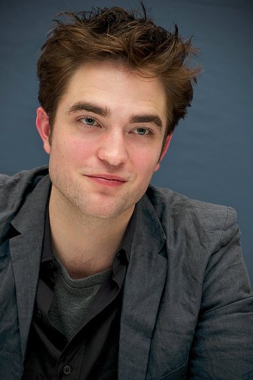 Fotos HQ de Robert Pattinson en la conferencia de prensa WFE 271d70bb07c732fb_RobertPattinsonPressConferenceHQs14.preview