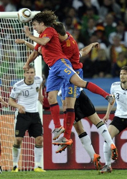 Puyol no volverá a vestir 'La Roja' Carles-puyol-spainjpg-3727274604723e81_large