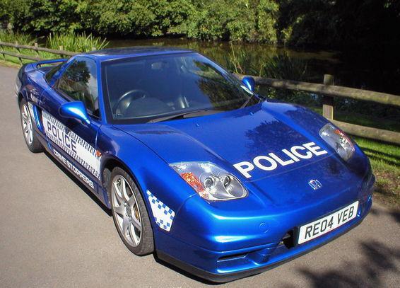 Voiture de police Belles-voitures-police-monde-L-6