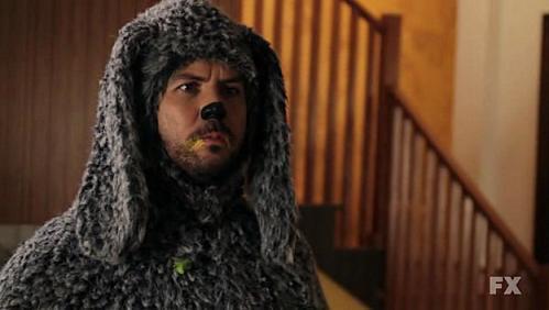 Série Screen - Page 4 Critiques-series-wilfred-us-saison-1-episode--L-q43mdK