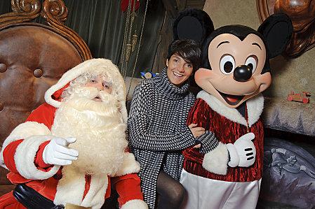 L' étoile de Rodger  du 17 février trouvée par Ajonc Florence-foresti-laetitia-casta-disneyland-pa-L-LhFvJ2