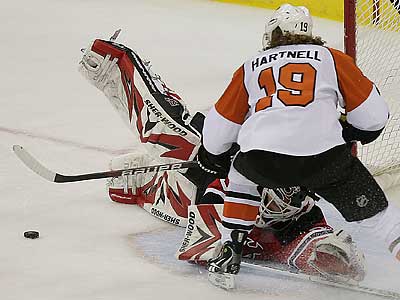 [E QF 2010] New Jersey Devils #2 vs Philadelphia Flyers #7 041610_Hartnell_400